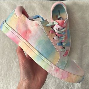 ✨NEW✨ Kenneth Cole Kam Pastel Sneaker (9.5)